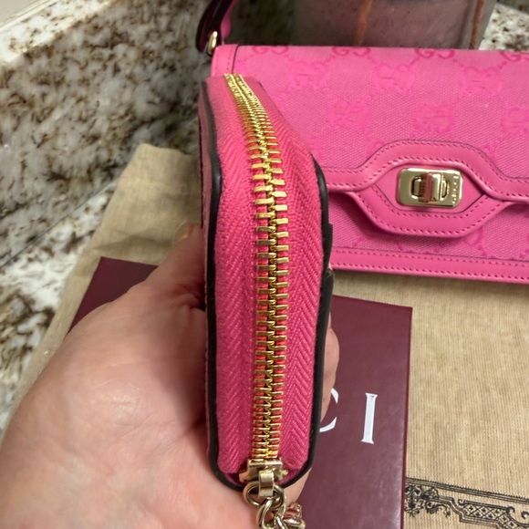 NIB- Gucci Wallet - Picture 7 of 7